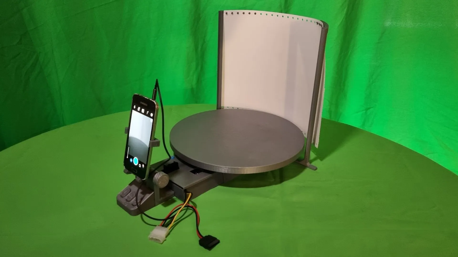 The finished DIY 3D scanner on the workbench
